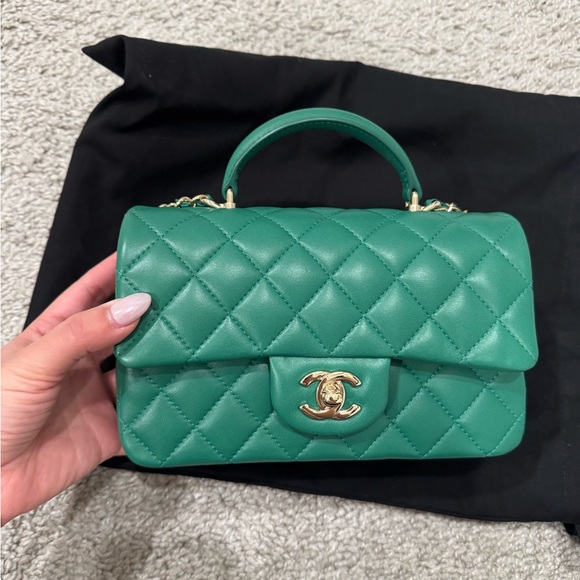 CHANEL Mini Green Quilted Bag - Picture 1 of 8